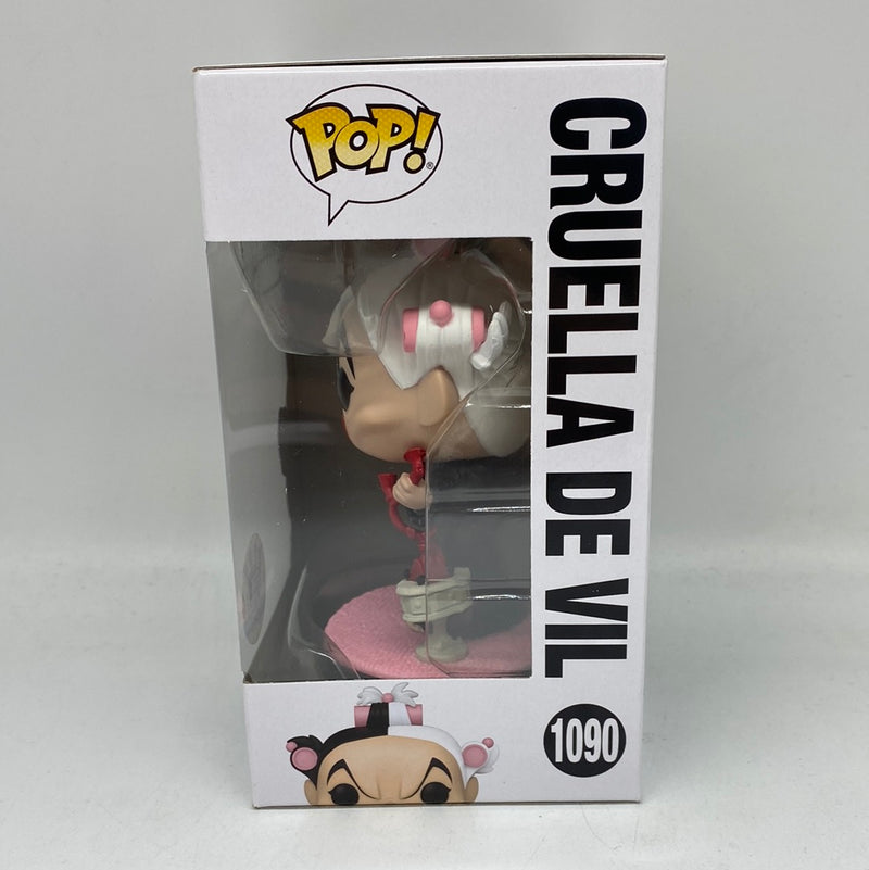 Funko Pop! Disney Villains: Cruella De Vil (Holding Phone)